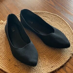 MIA Black stretchy flats
